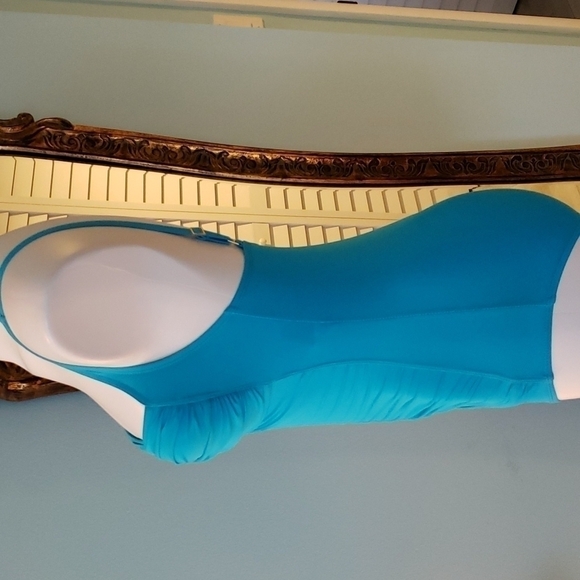 LA BLANCA ISLAND GODDESS SHIRRED ONE PIECE BATHING SUIT - Picture 4 of 9